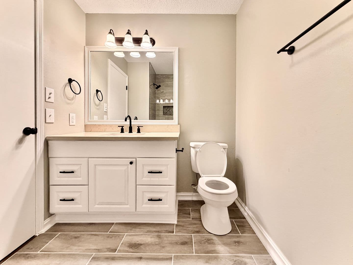 Glenpool House: 14018 S. Hickory Pl.