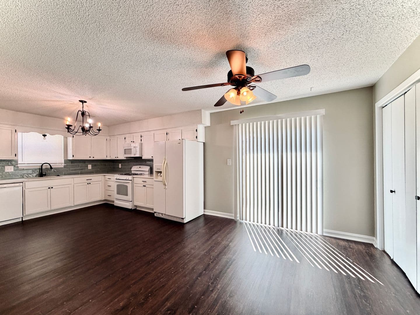 Glenpool House: 14018 S. Hickory Pl.