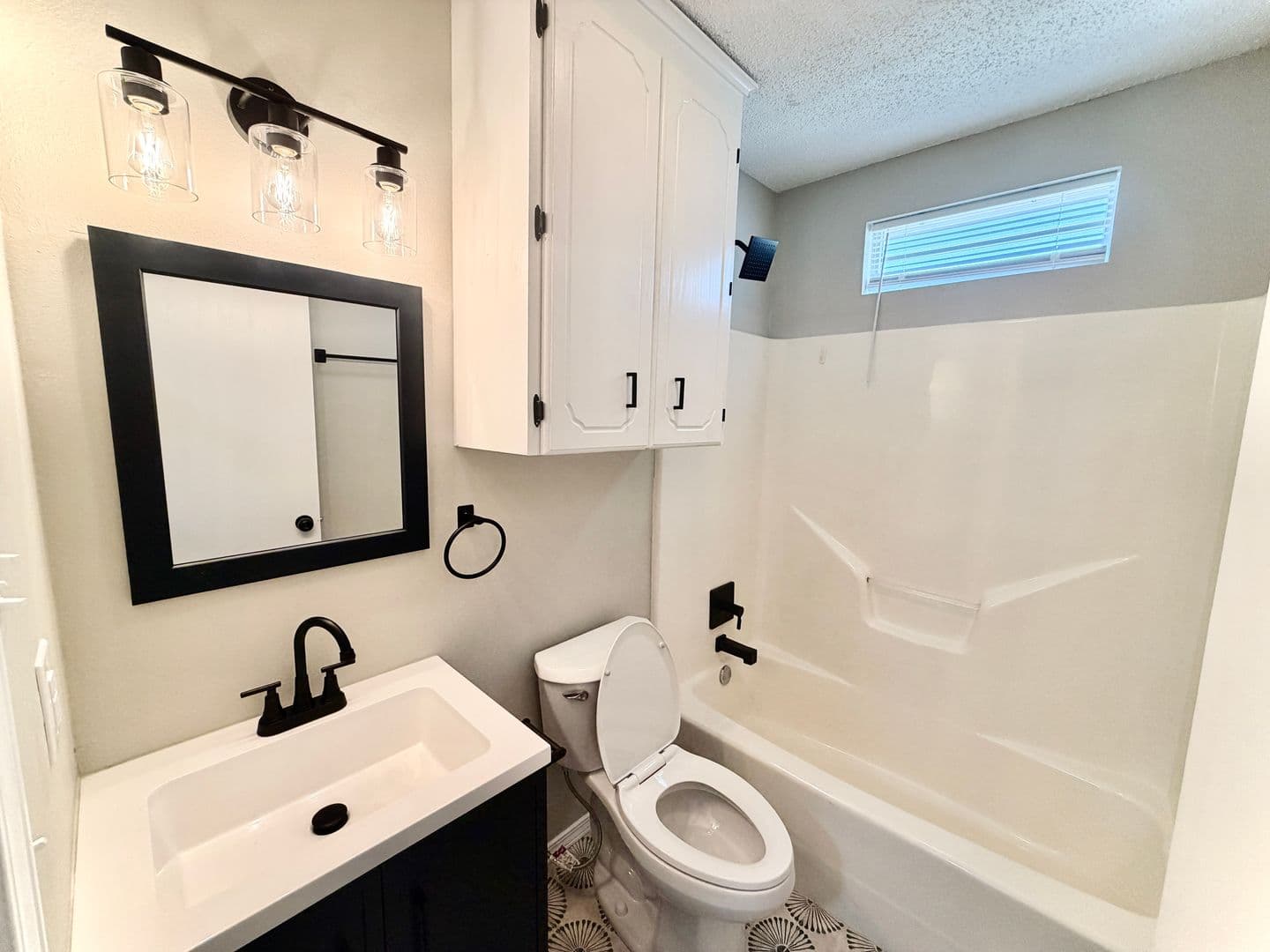 Glenpool House: 14505 S. Nyssa Pl.