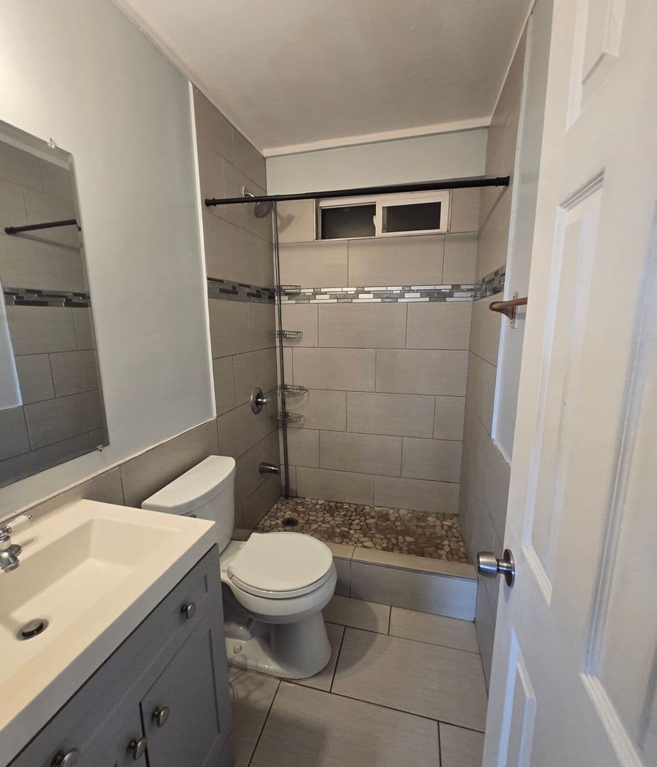 Kahului Apartment: 360 Lono Ave