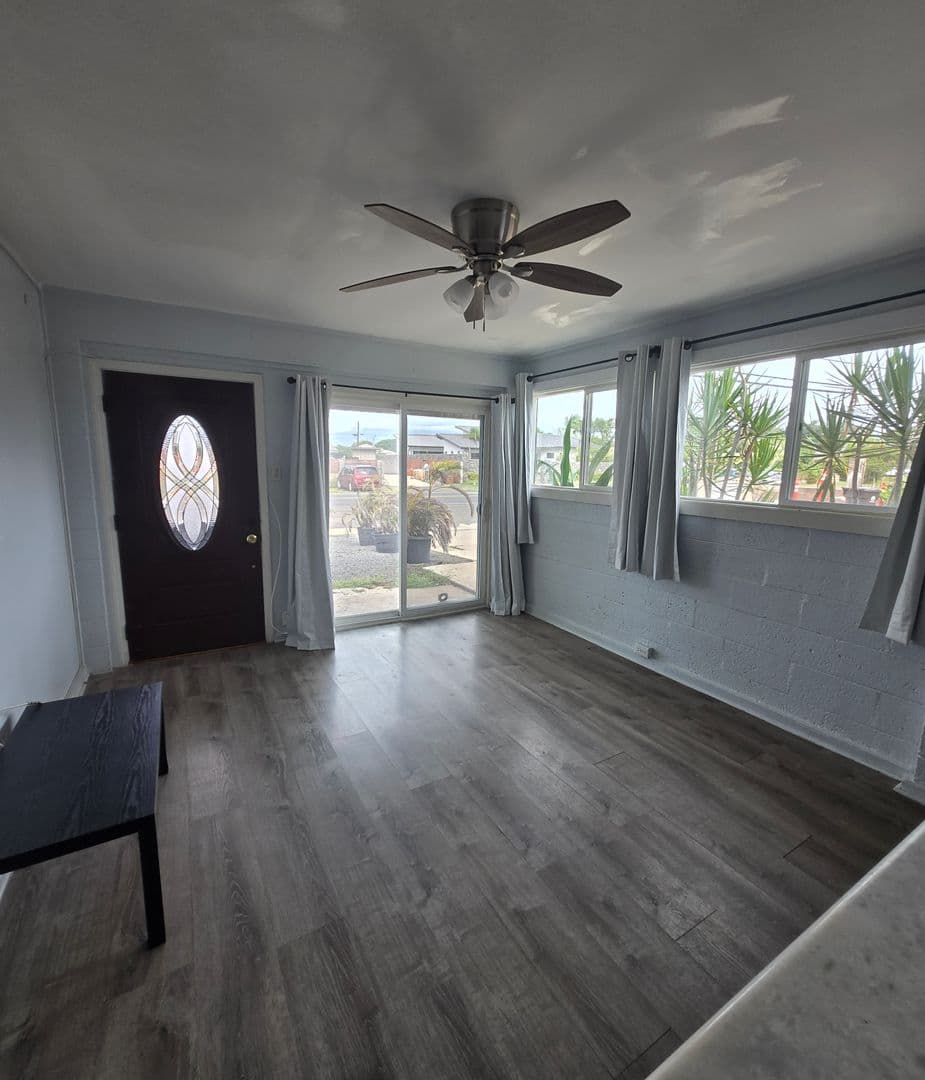 Kahului Apartment: 360 Lono Ave