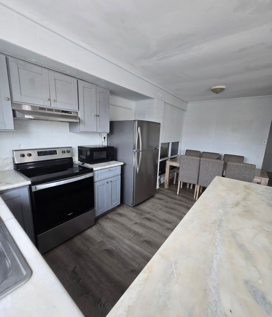 Kahului Apartment: 360 Lono Ave