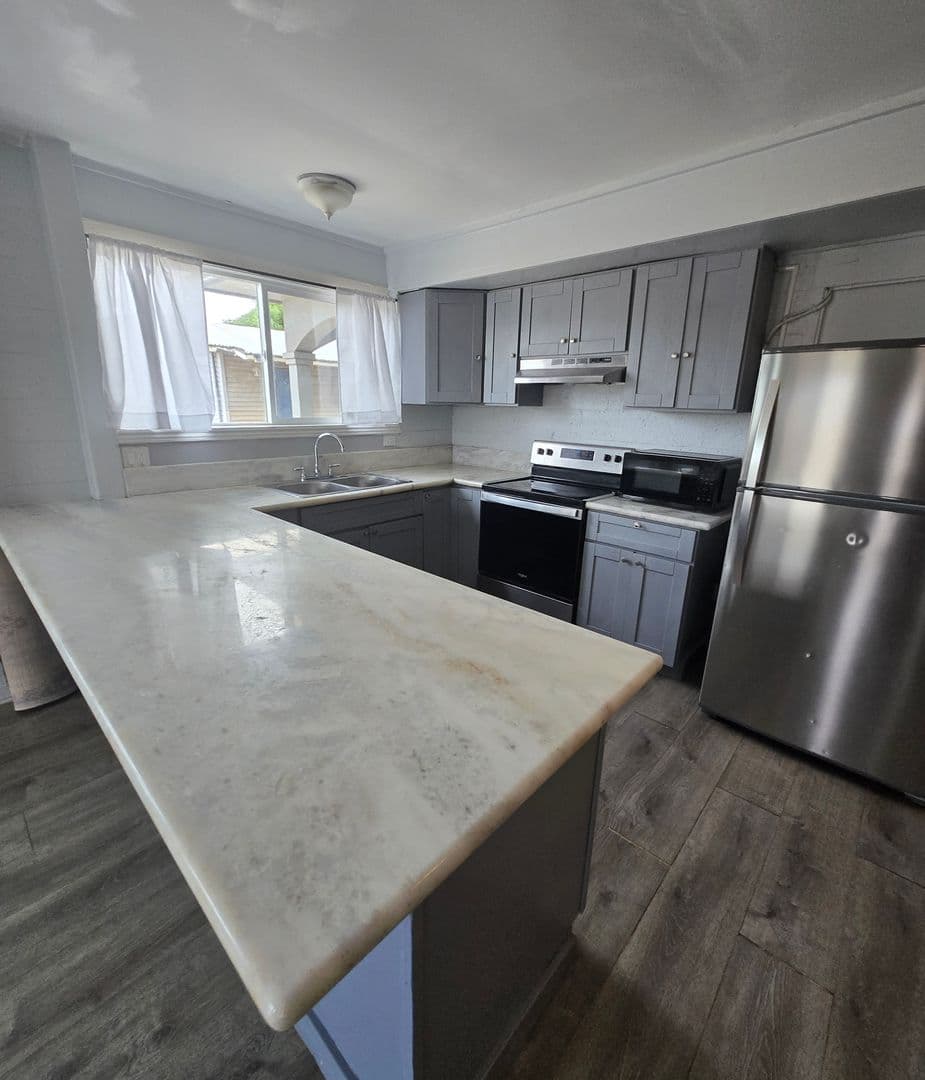 Kahului Apartment: 360 Lono Ave