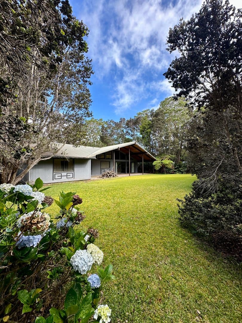 Volcano House: 99-7733 Uluhe Pl