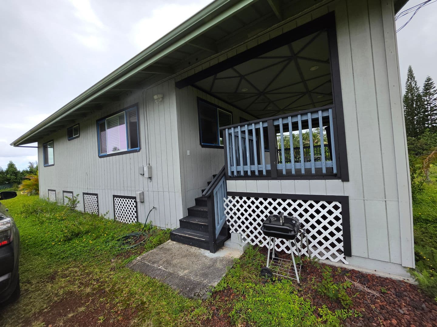 Keaau House: 15-1427 7th Ave.