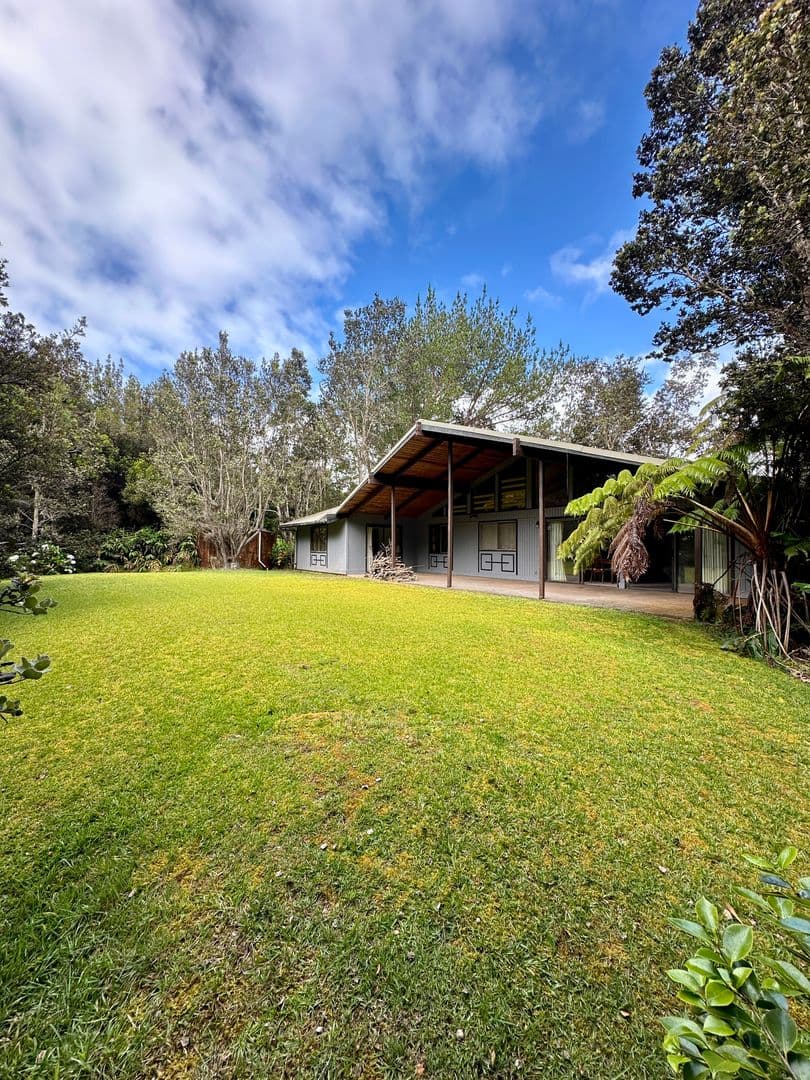 Volcano House: 99-7733 Uluhe Pl