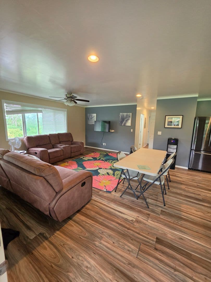 Keaau House: 15-1427 7th Ave.
