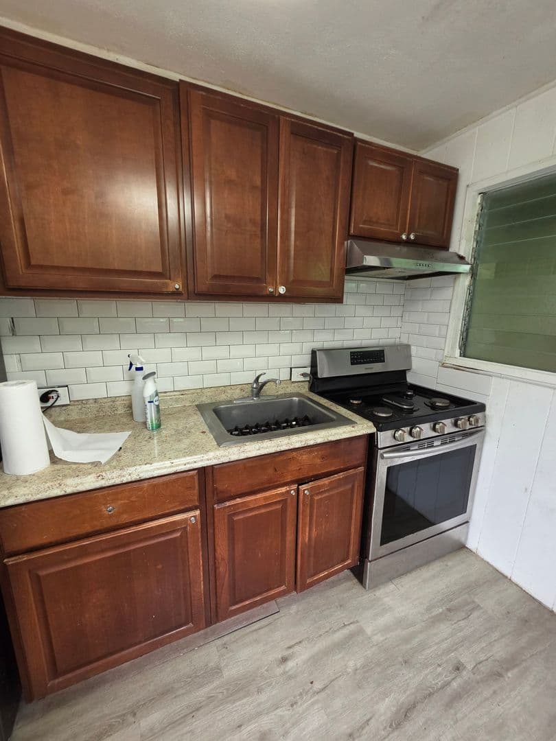 Hilo House: 104 Panaewa St.