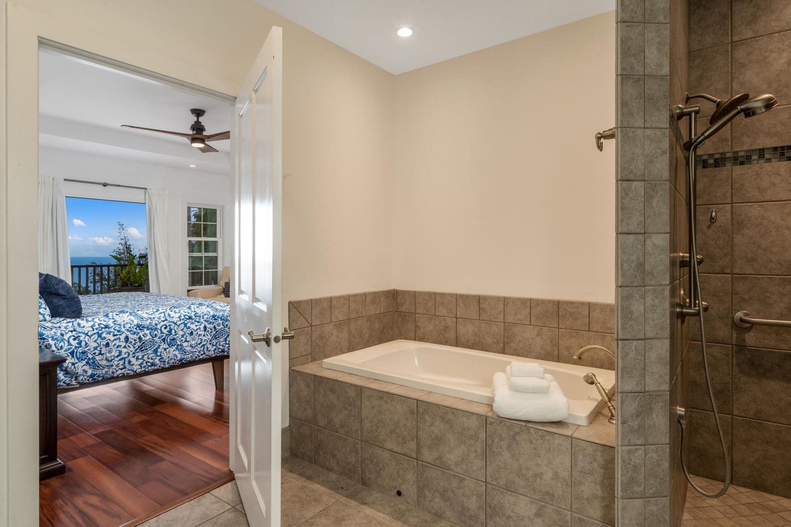 Kailua Kona Apartment: 76-886 Hualalai St