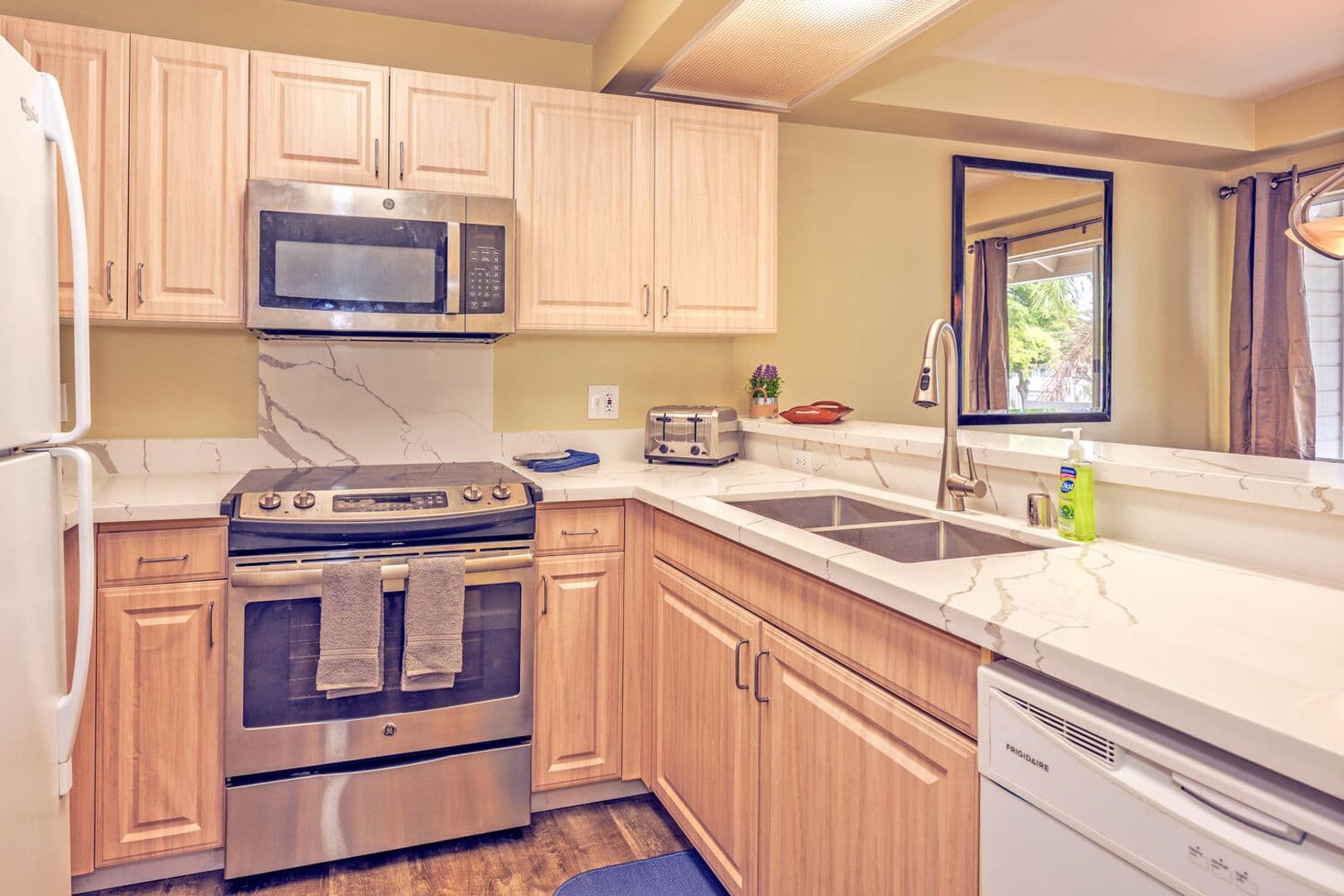 Kapolei House: 92-1543 Aliinui Drive 4E