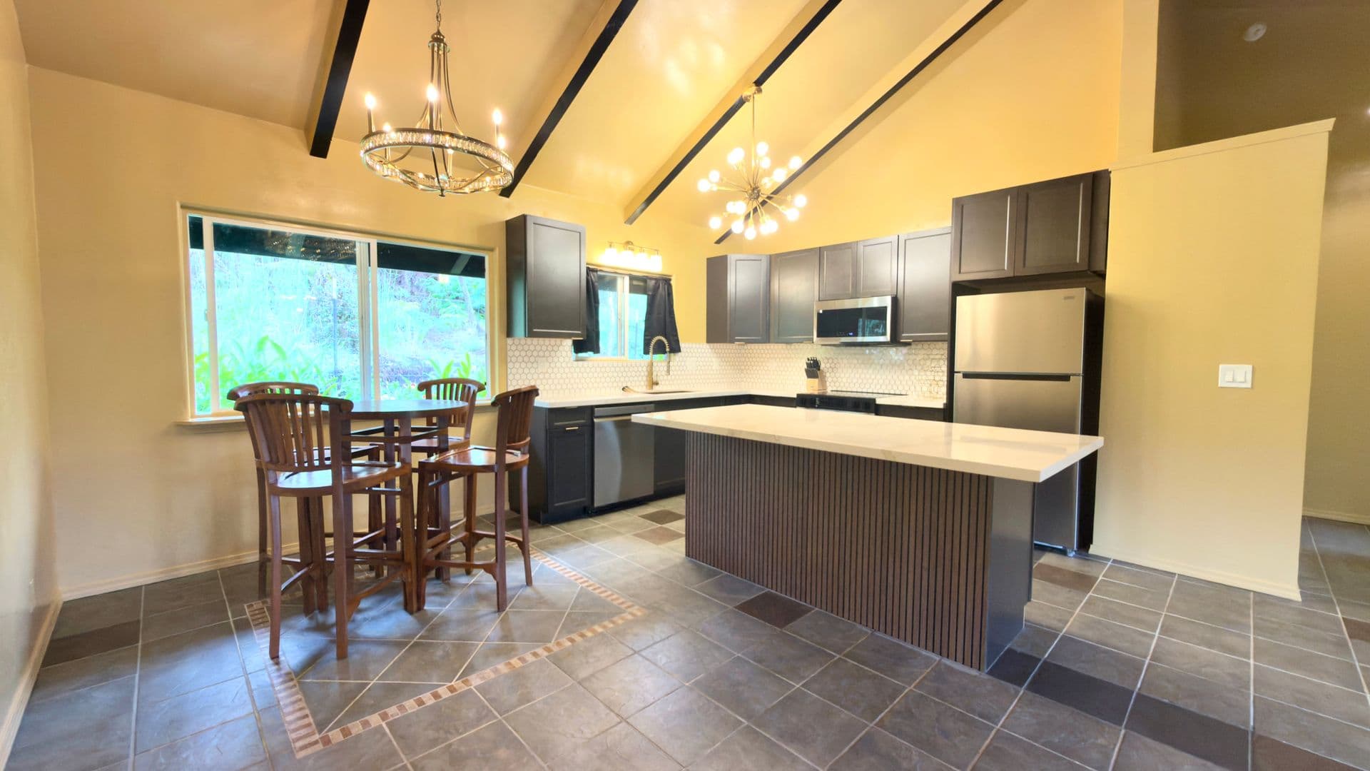 Volcano House: 11-3885 Nahelenani Street