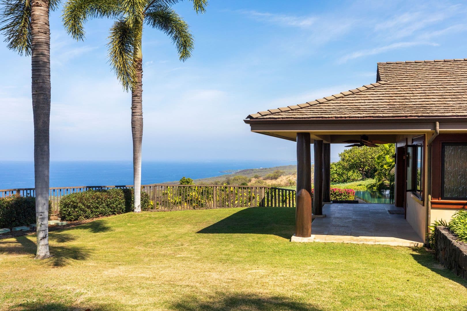 Kealakekua House: 81-580 Kaiue St.