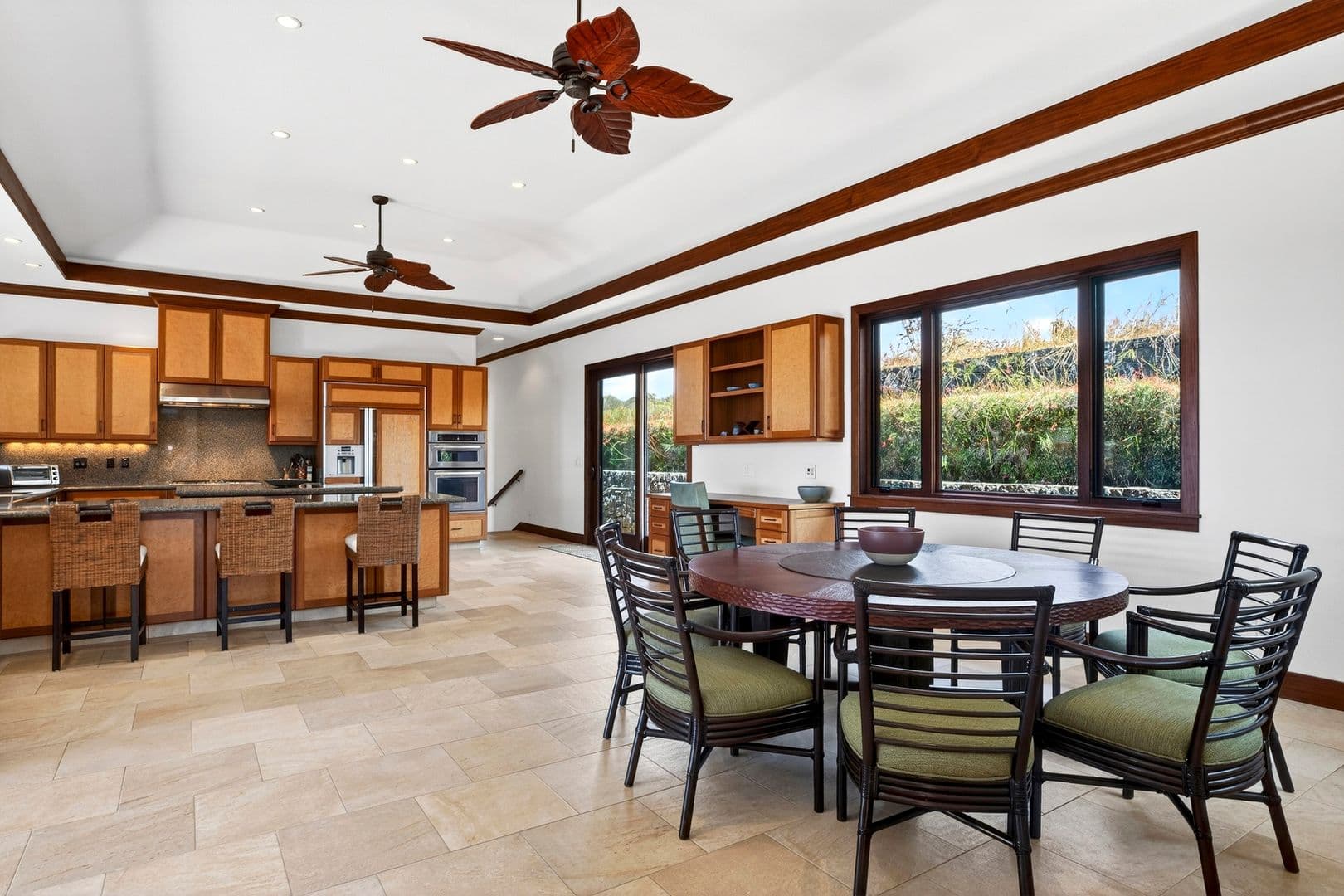 Kealakekua House: 81-580 Kaiue St.