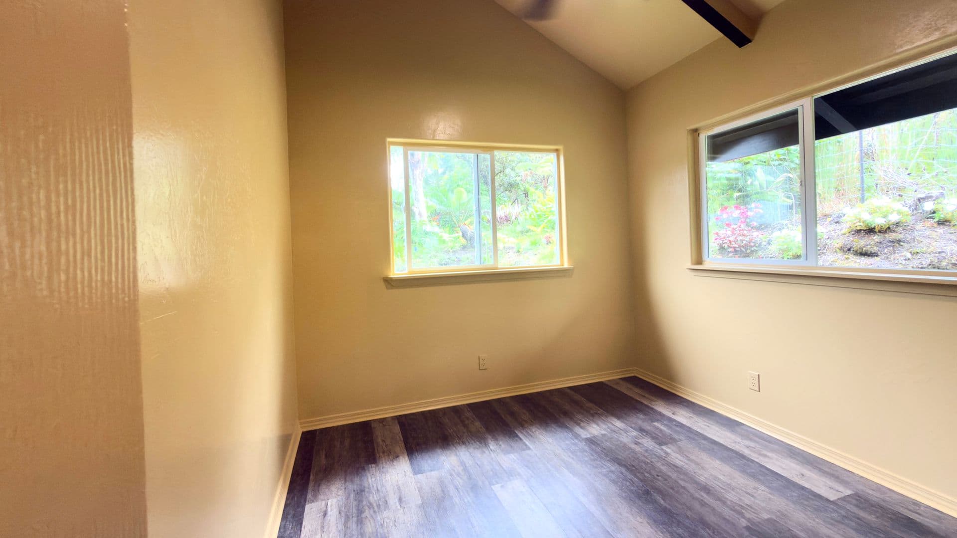 Volcano House: 11-3885 Nahelenani Street