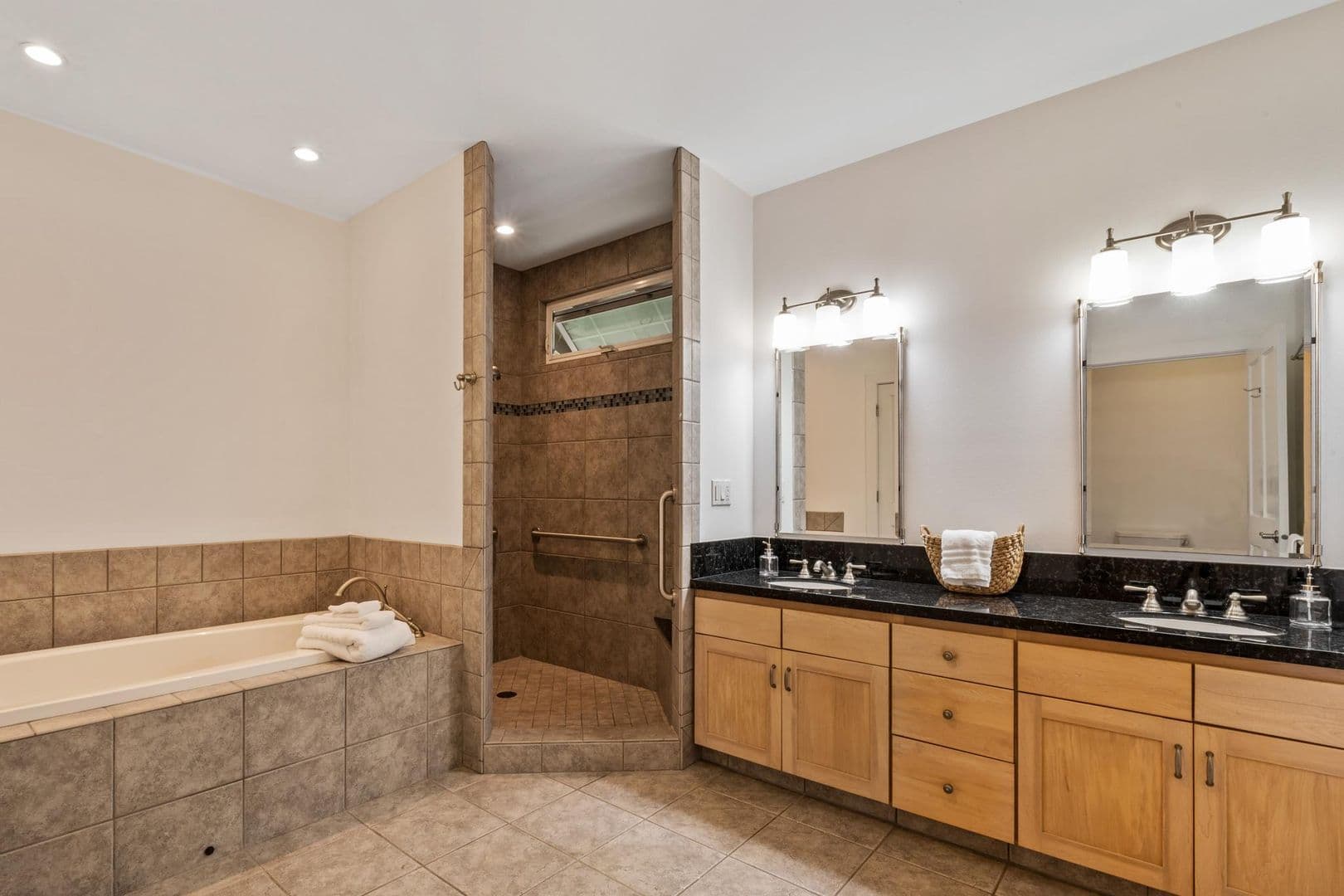 Kailua Kona Apartment: 76-886 Hualalai St