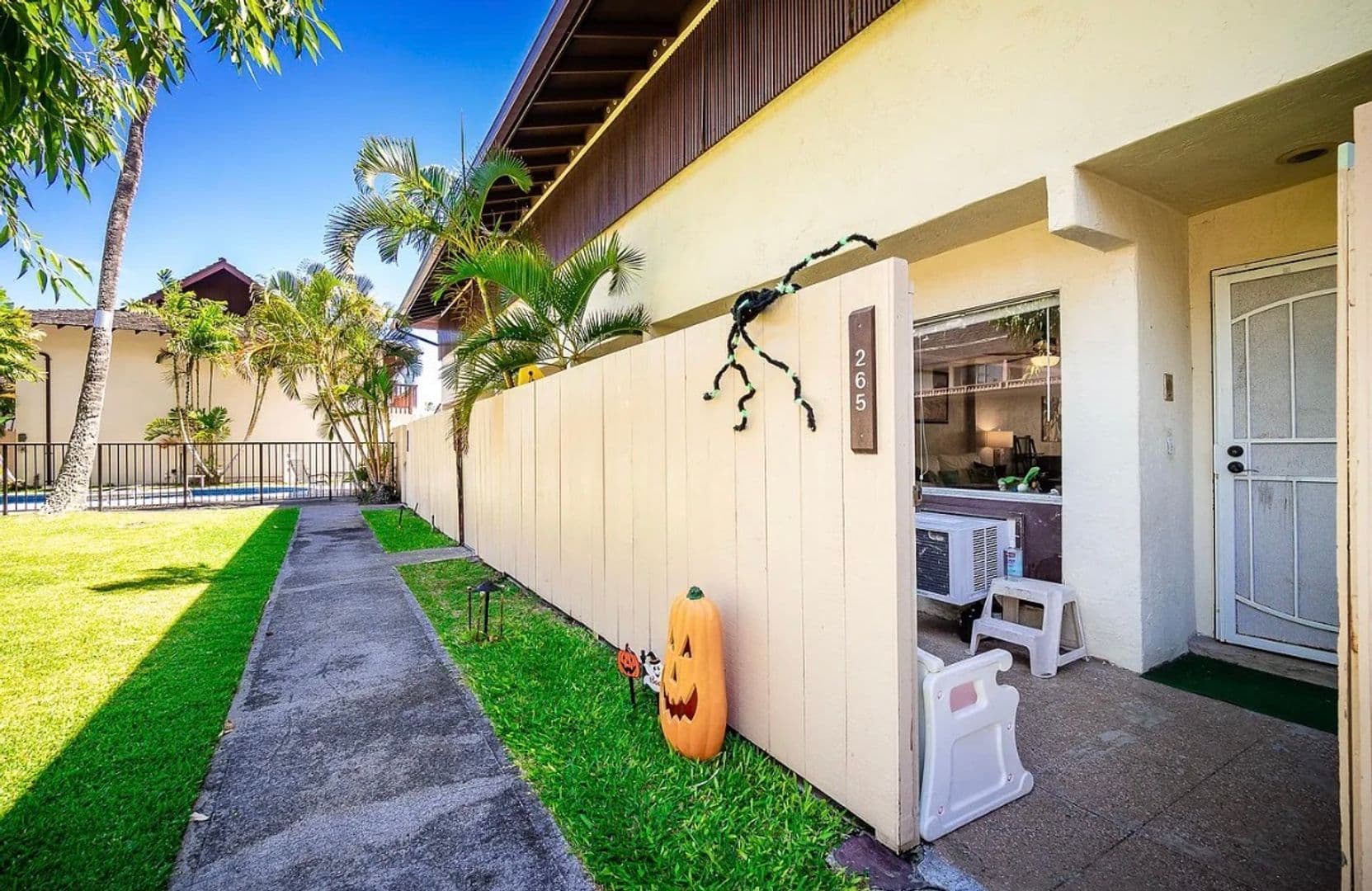 Honolulu Townhome: 265 Kawaihae St.