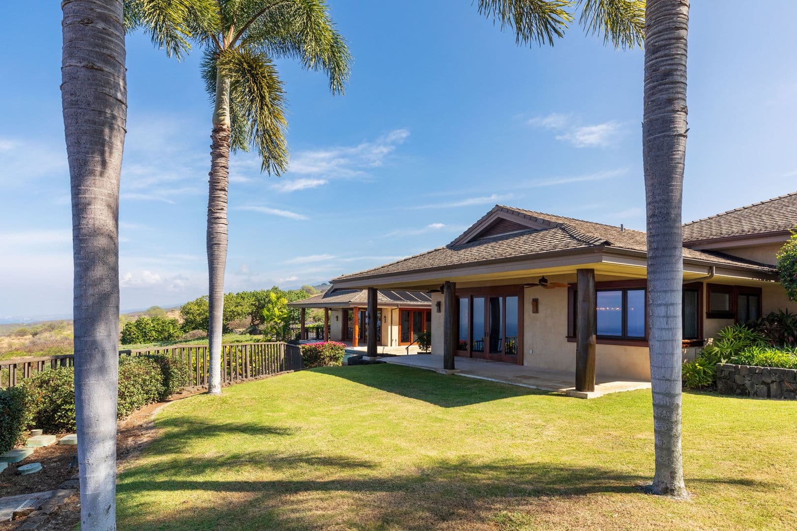 Kealakekua House: 81-580 Kaiue St.