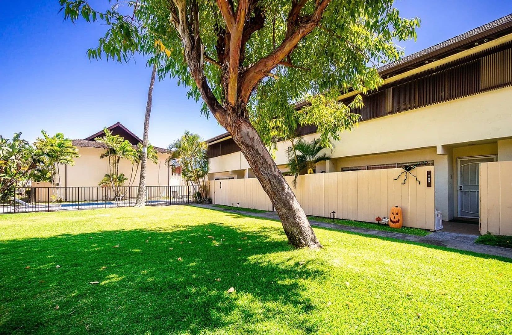Honolulu Townhome: 265 Kawaihae St.