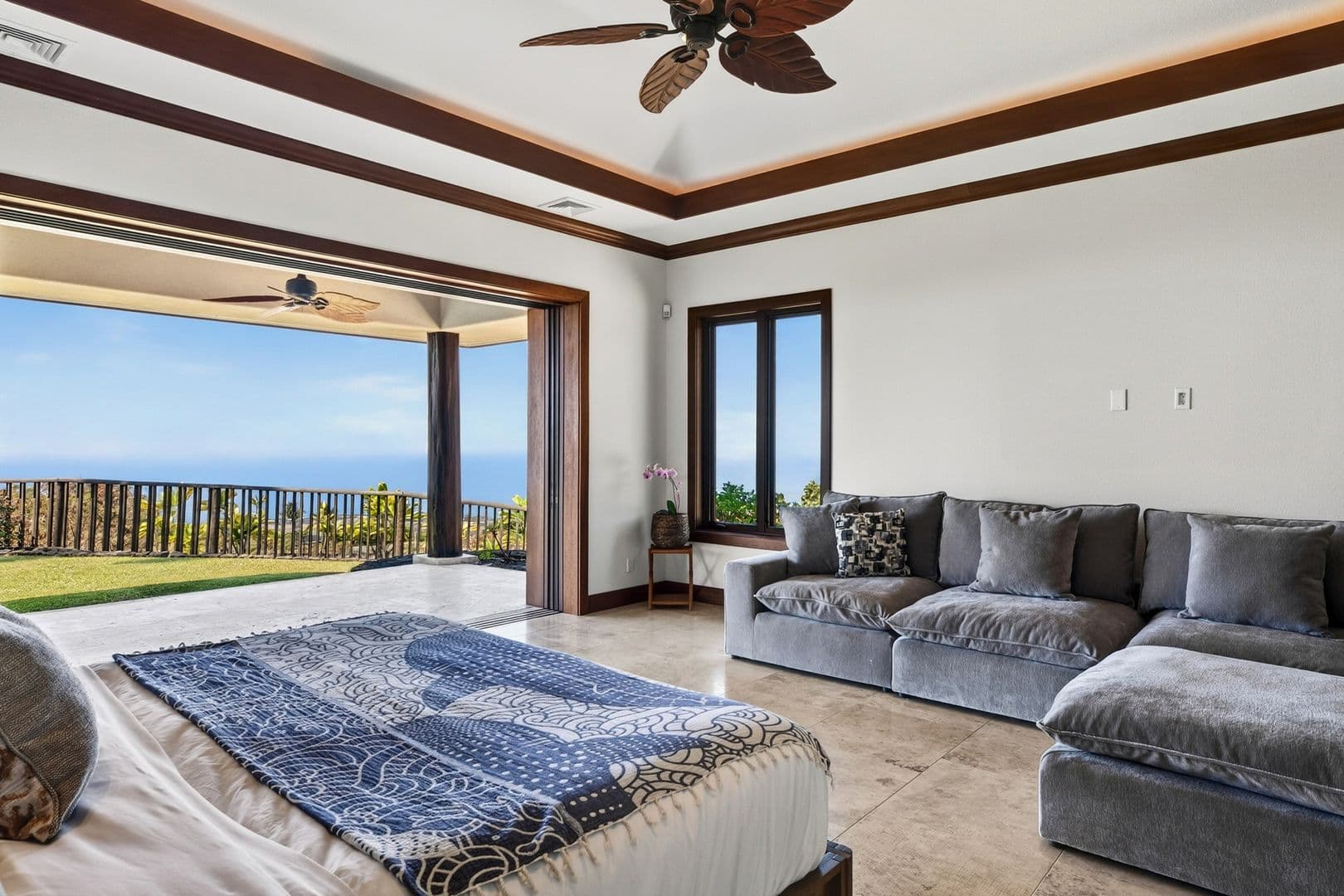 Kealakekua House: 81-580 Kaiue St.