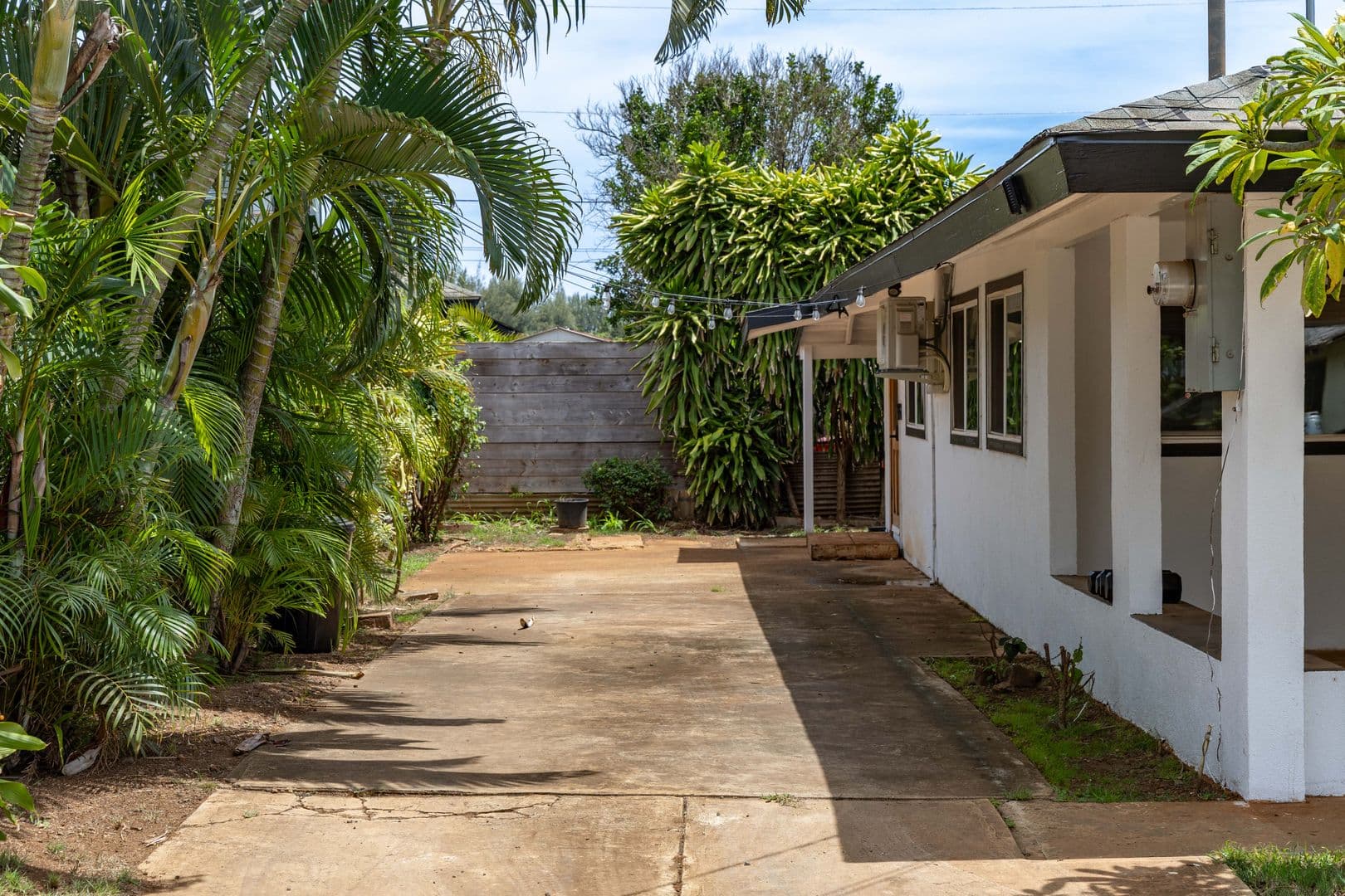 Haleiwa House: 66-84 Wana Pl.