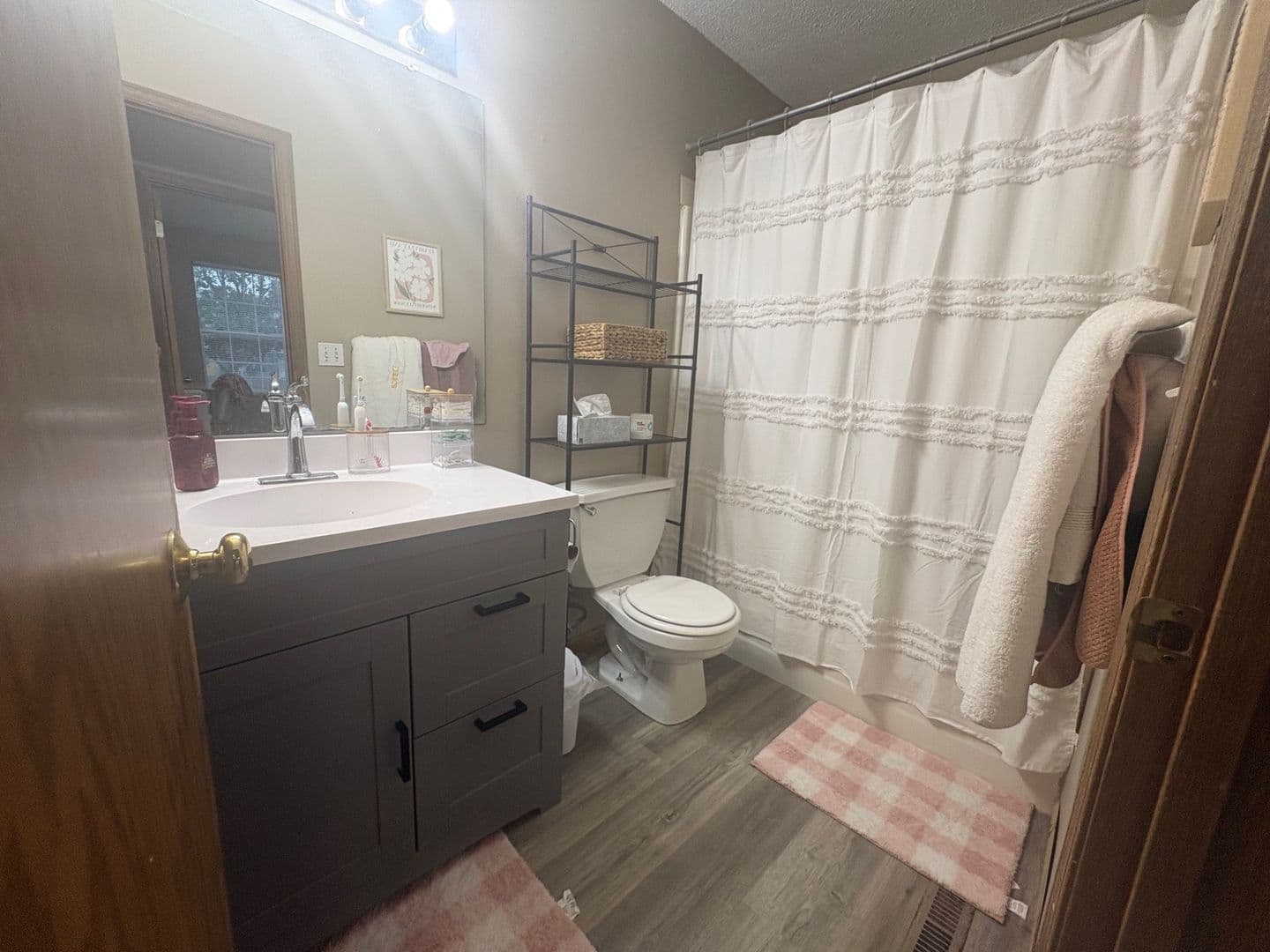 Iowa City Apartment: 219 E Harrison St.