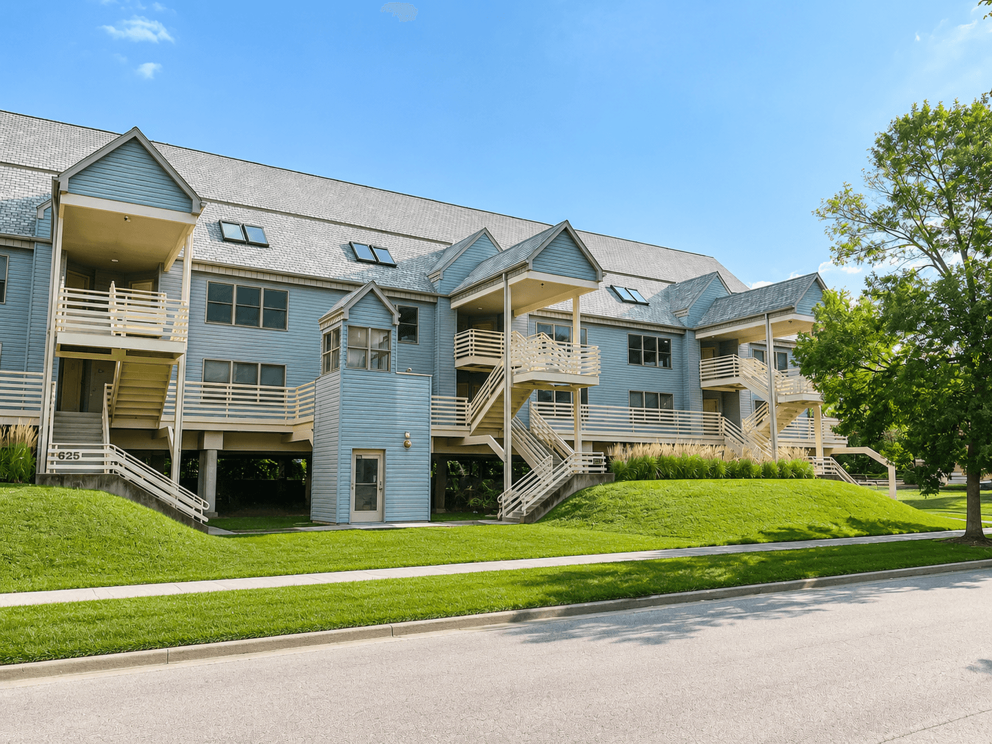 Iowa City Apartment: 621 Iowa Ave