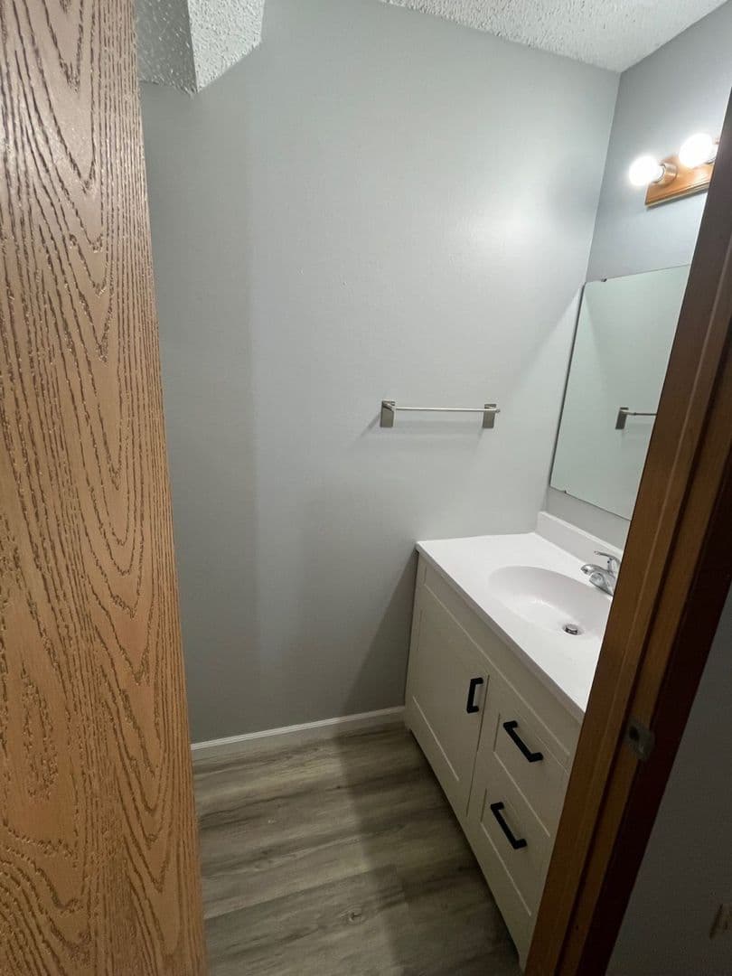 Iowa City Apartment: 327 S Lucas