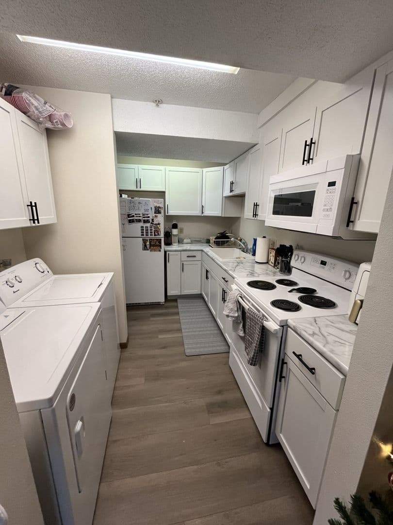 Iowa City Apartment: 627 Iowa Ave