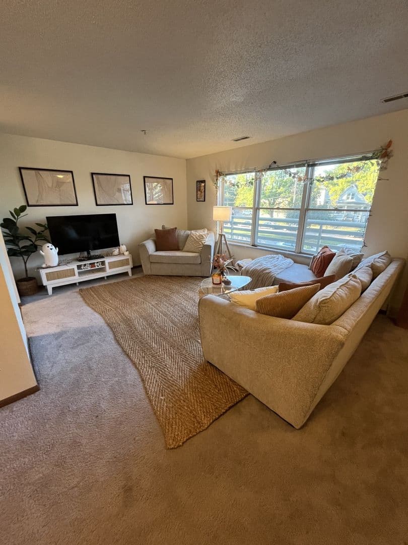 Iowa City Apartment: 627 Iowa Ave