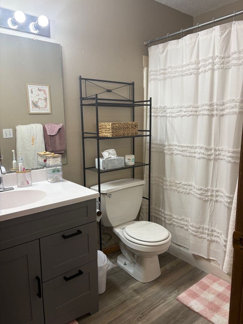 Iowa City Apartment: 219 E Harrison St.