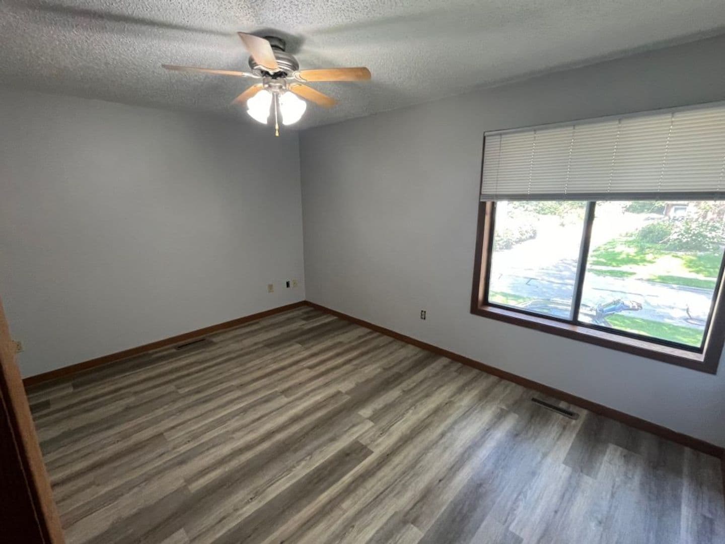 Iowa City Apartment: 327 S Lucas