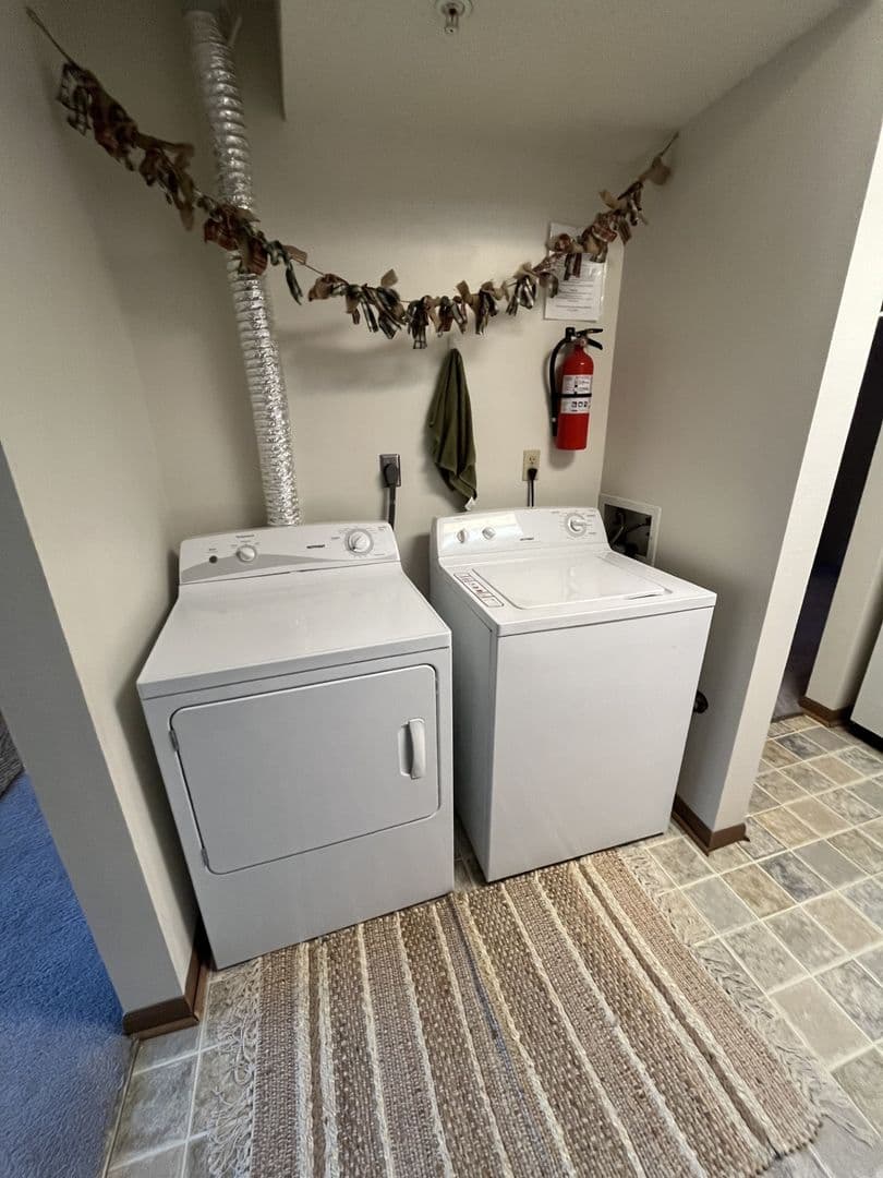 Iowa City Apartment: 627 Iowa Ave