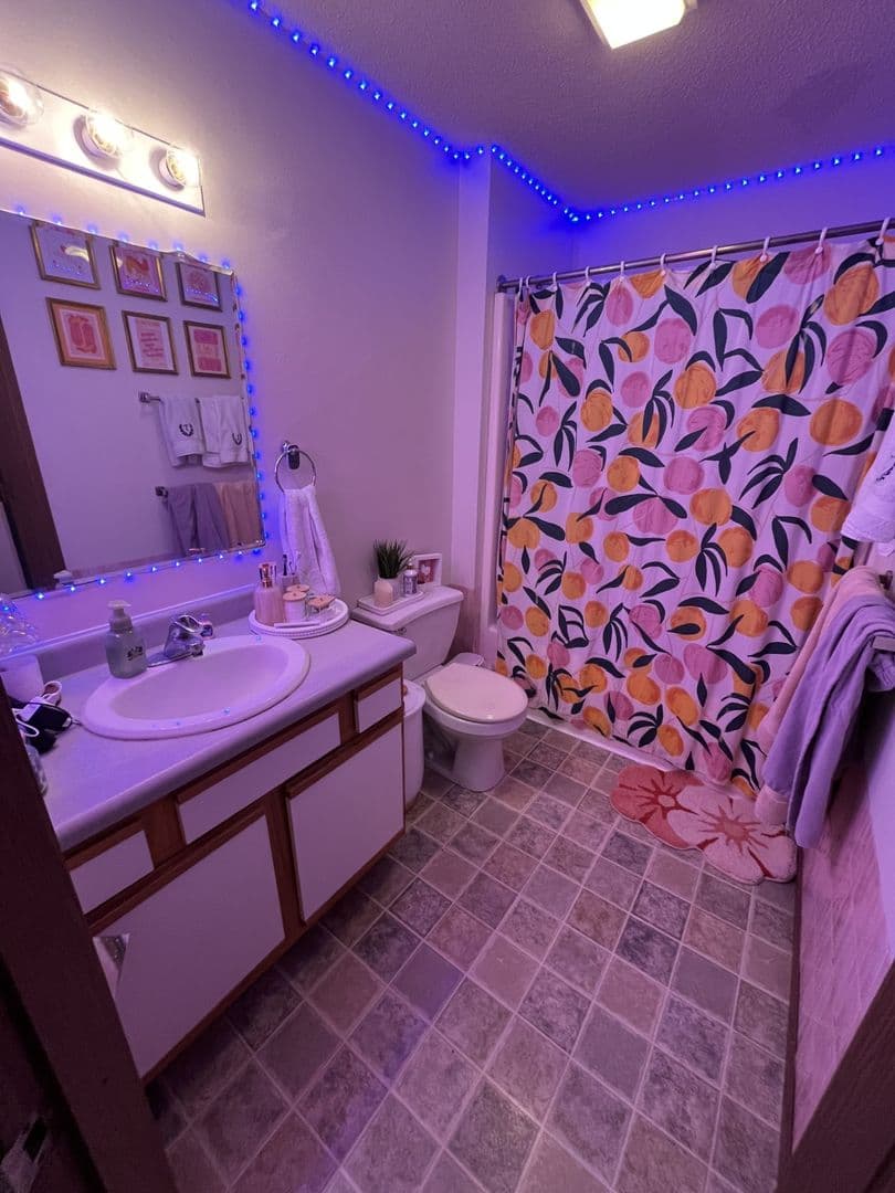 Iowa City Apartment: 627 Iowa Ave