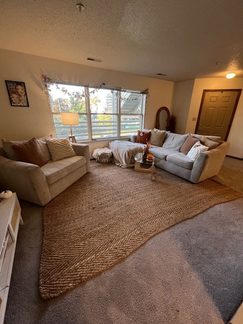 Iowa City Apartment: 627 Iowa Ave