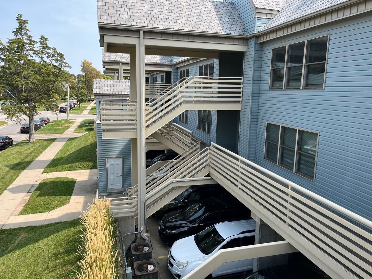 Iowa City Apartment: 627 Iowa Ave