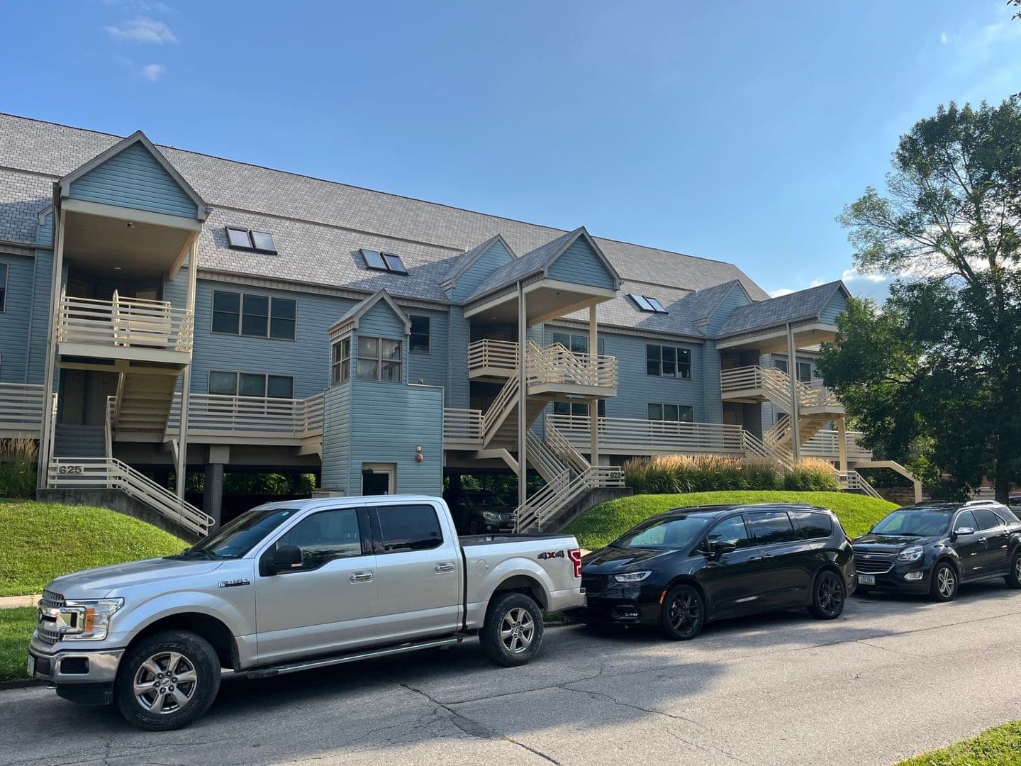 Iowa City Apartment: 627 Iowa Ave