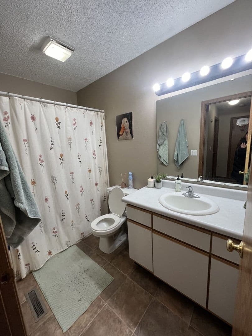 Iowa City Apartment: 219 E Harrison St.