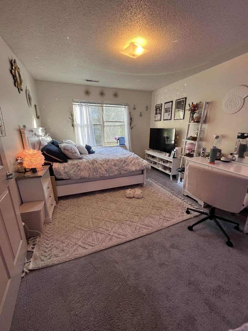 Iowa City Apartment: 627 Iowa Ave