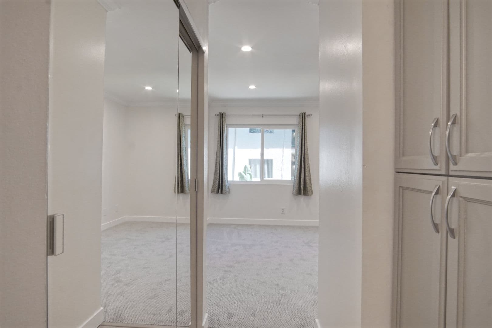 Encino Condo: 5460 White Oak Ave., Unit G217