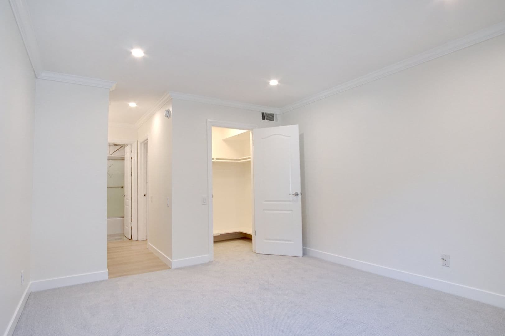 Encino Condo: 5460 White Oak Ave., Unit G217