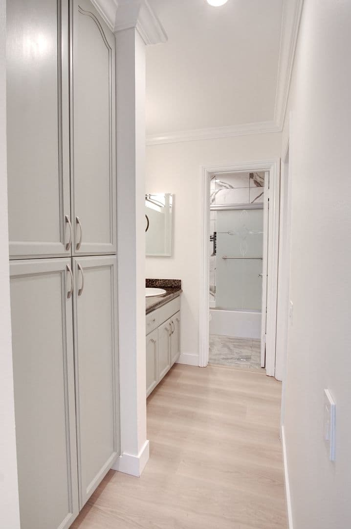 Encino Condo: 5460 White Oak Ave., Unit G217