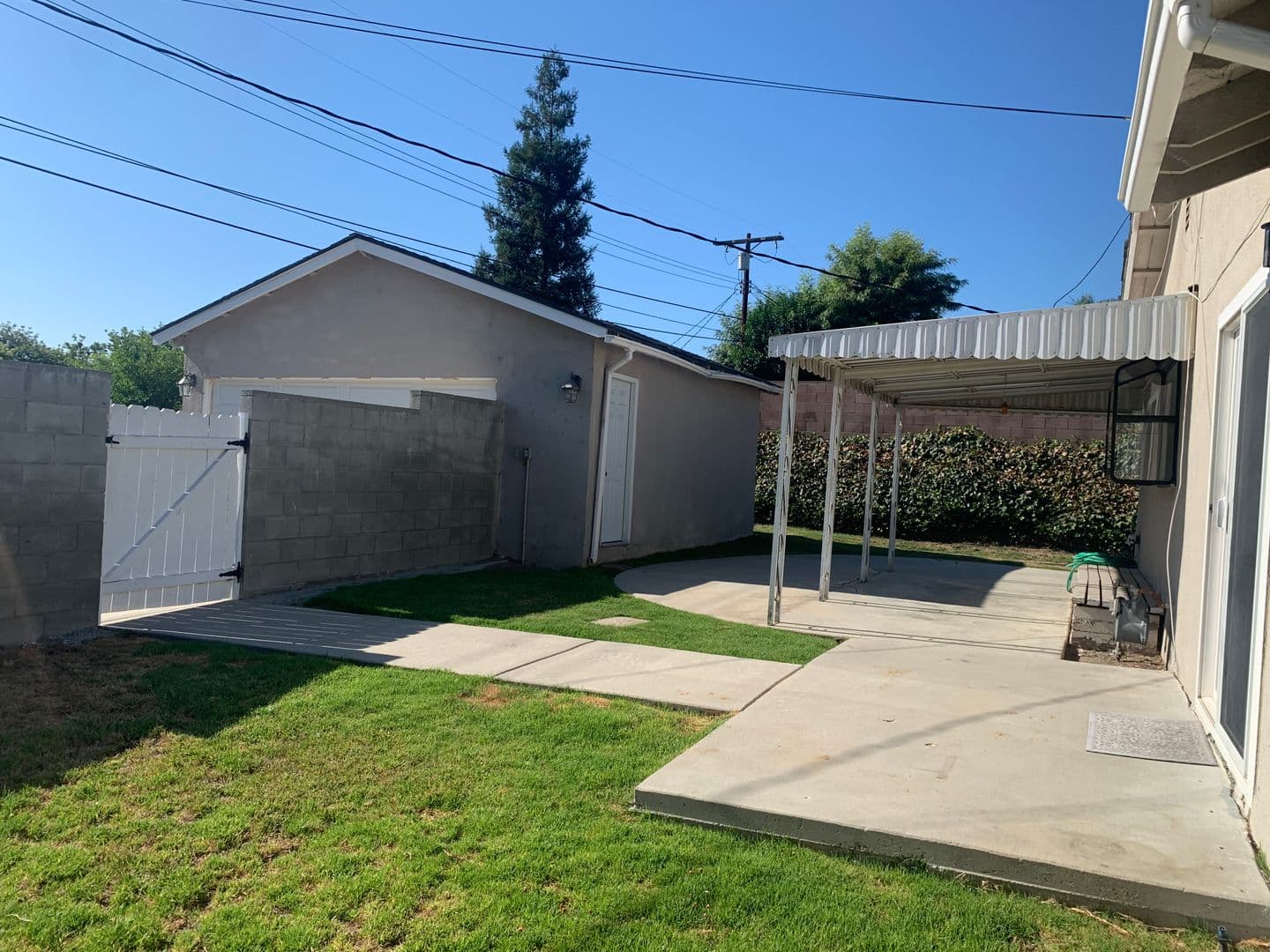 West Hills House: 24214 Hamlin St.