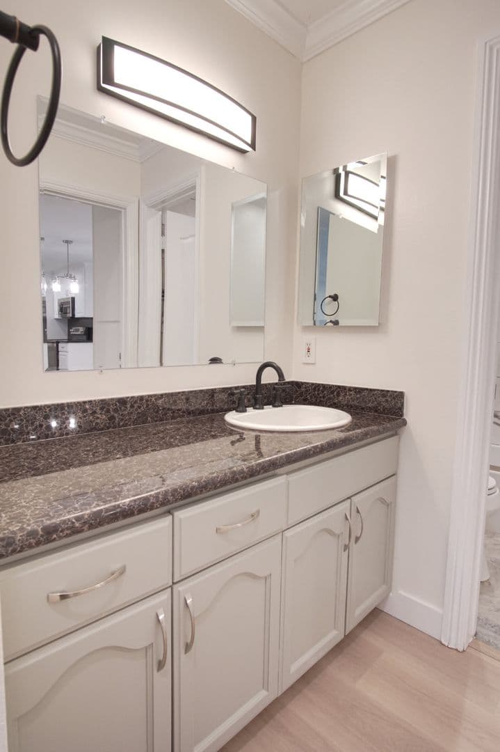 Encino Condo: 5460 White Oak Ave., Unit G217