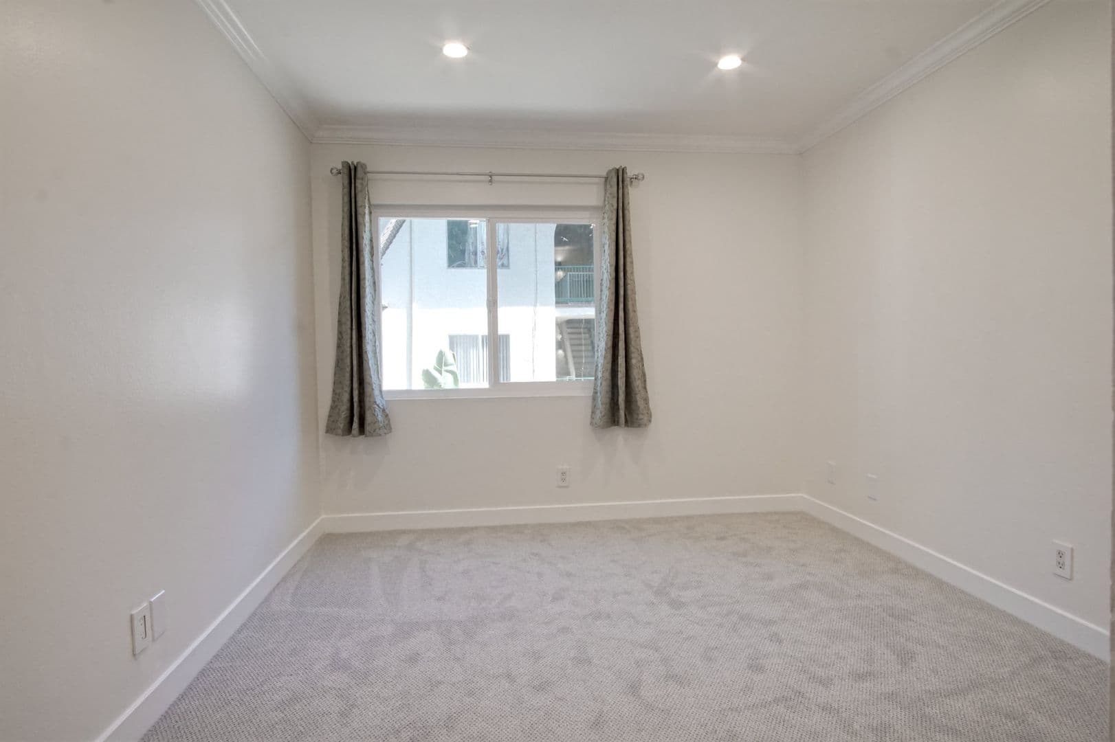 Encino Condo: 5460 White Oak Ave., Unit G217