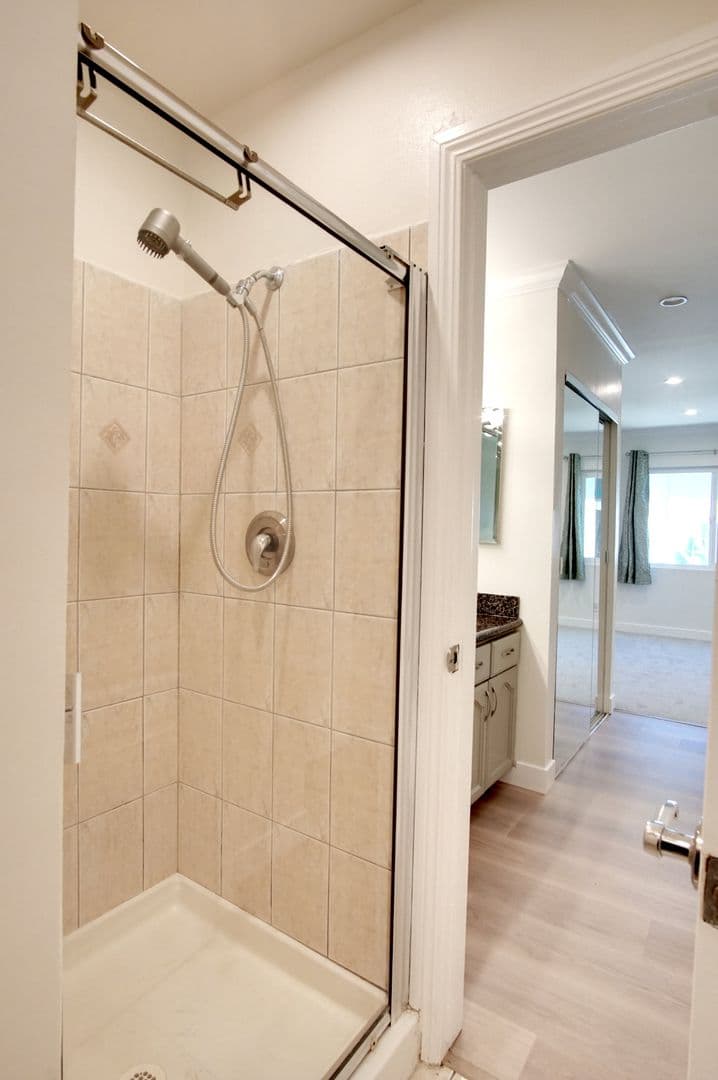 Encino Condo: 5460 White Oak Ave., Unit G217
