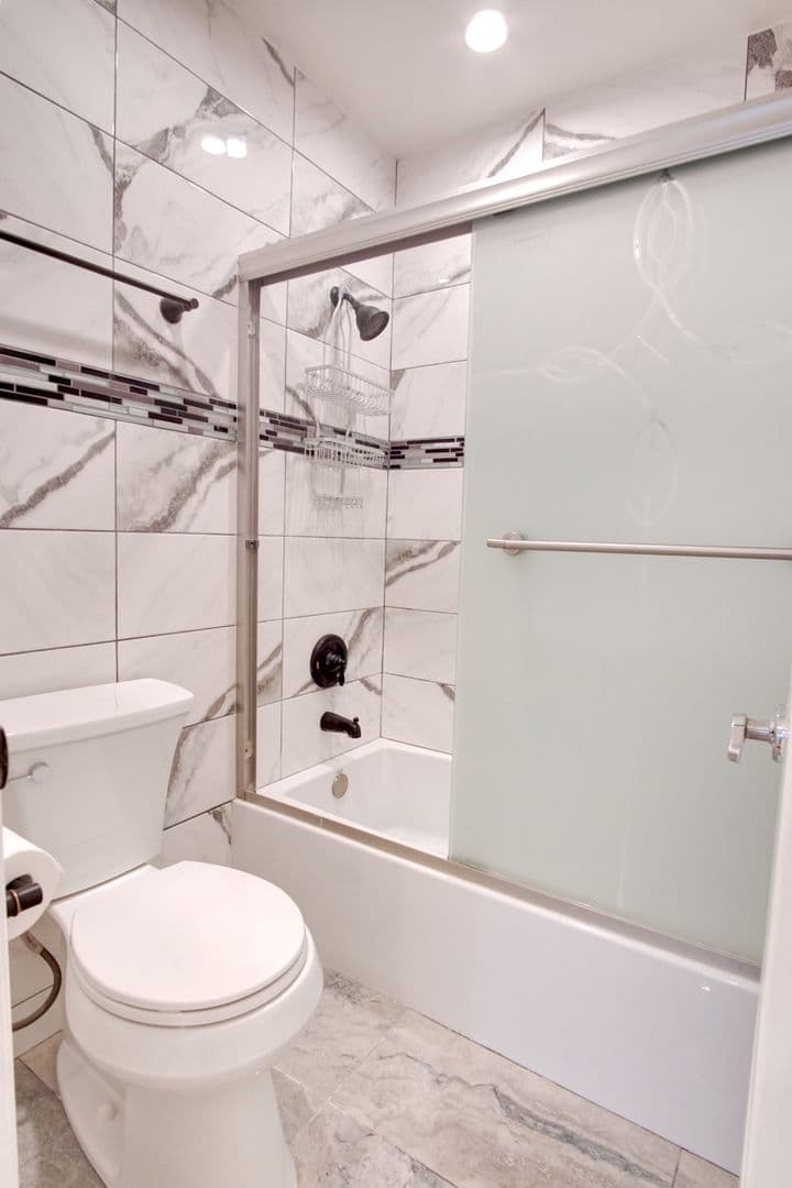 Encino Condo: 5460 White Oak Ave., Unit G217
