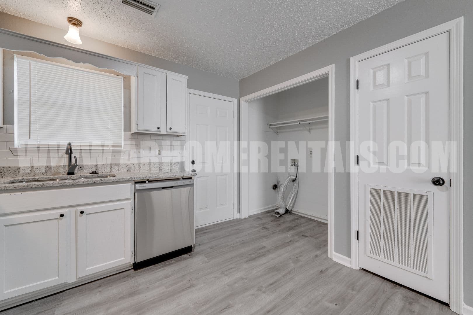 Conway Apartment: 2415 Washington Avenue