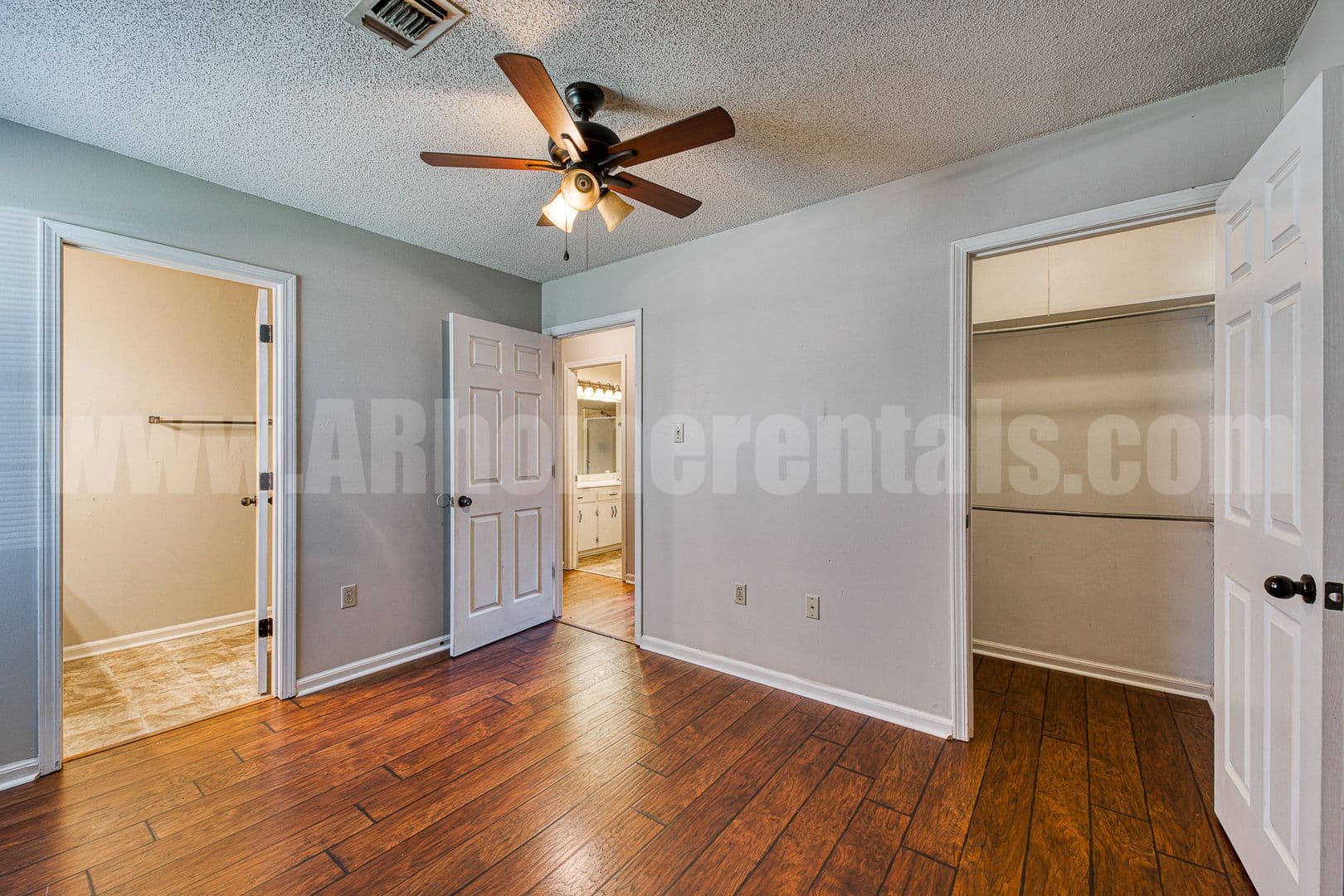 Conway Apartment: 108 South Mitchell Street