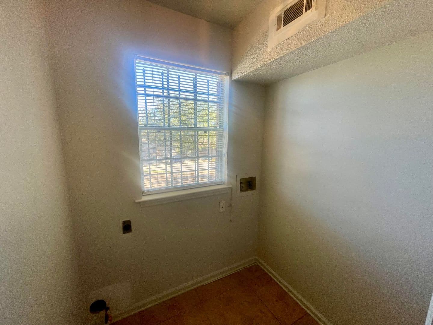 Little Rock Apartment: 1706 Sanford Dr