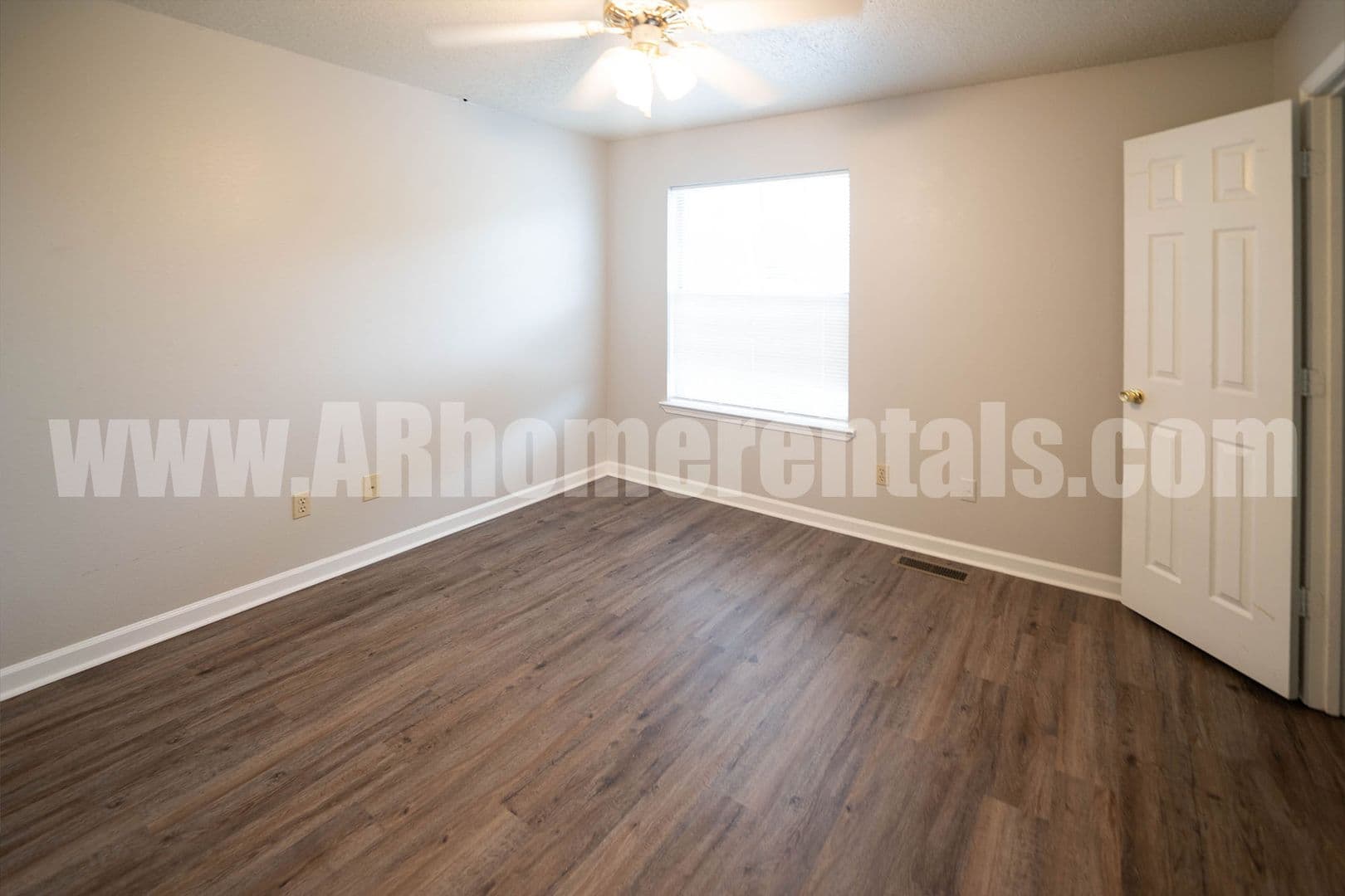 Conway Apartment: 2415 Washington Avenue